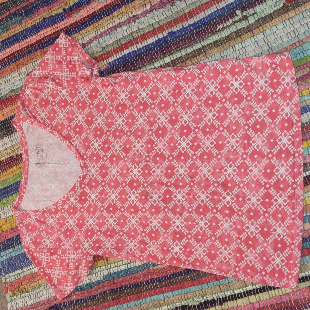 Juniors size small tee